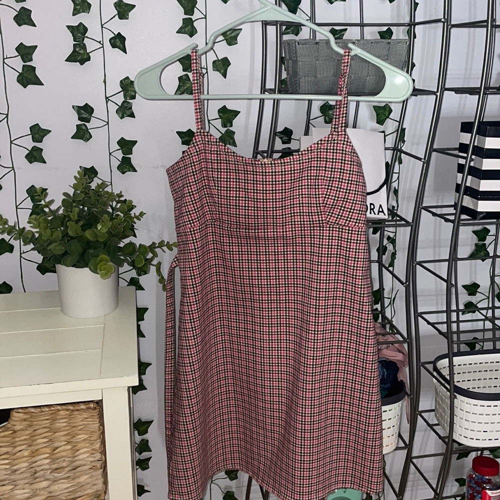 brandy melville dress, never worn. Super cute mini dress